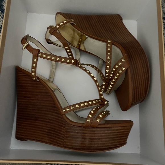 Michael Kors Alexi wedge in camel size 9 - Picture 1 of 2